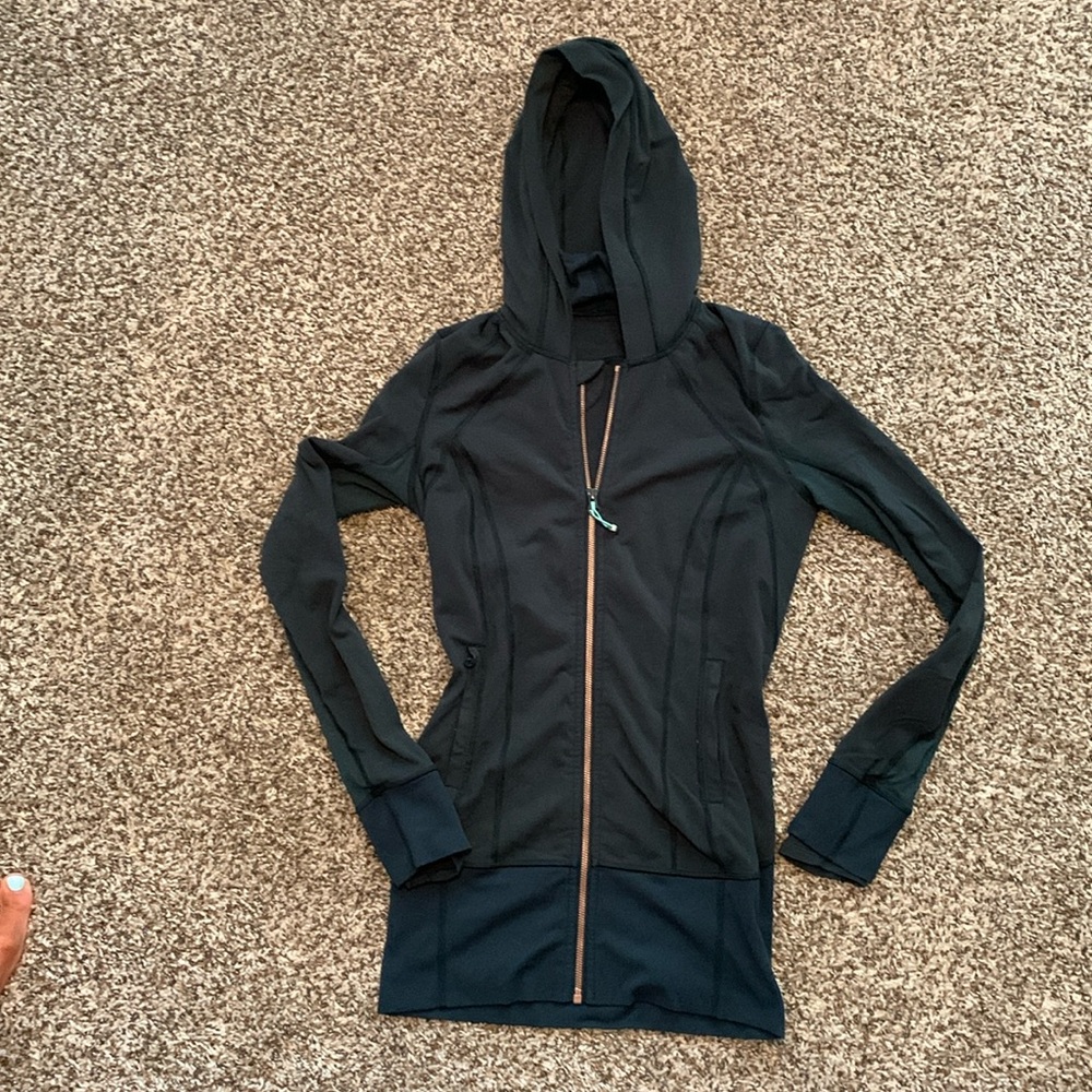 Lululemon zip up jacket. Has tons of stretch. Form fitted fit.